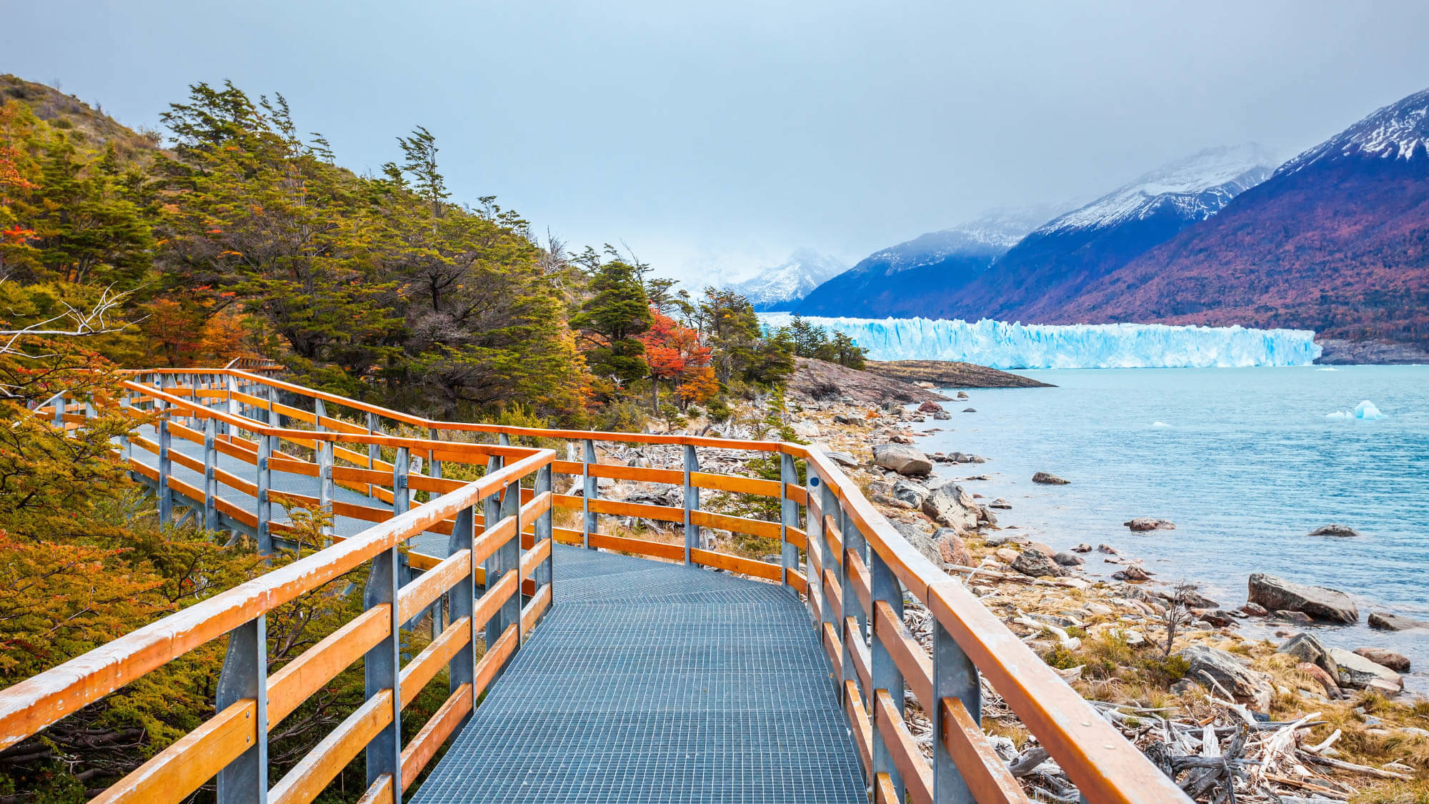 Pasarelas de madera con vistas al glaciar Perito Moreno