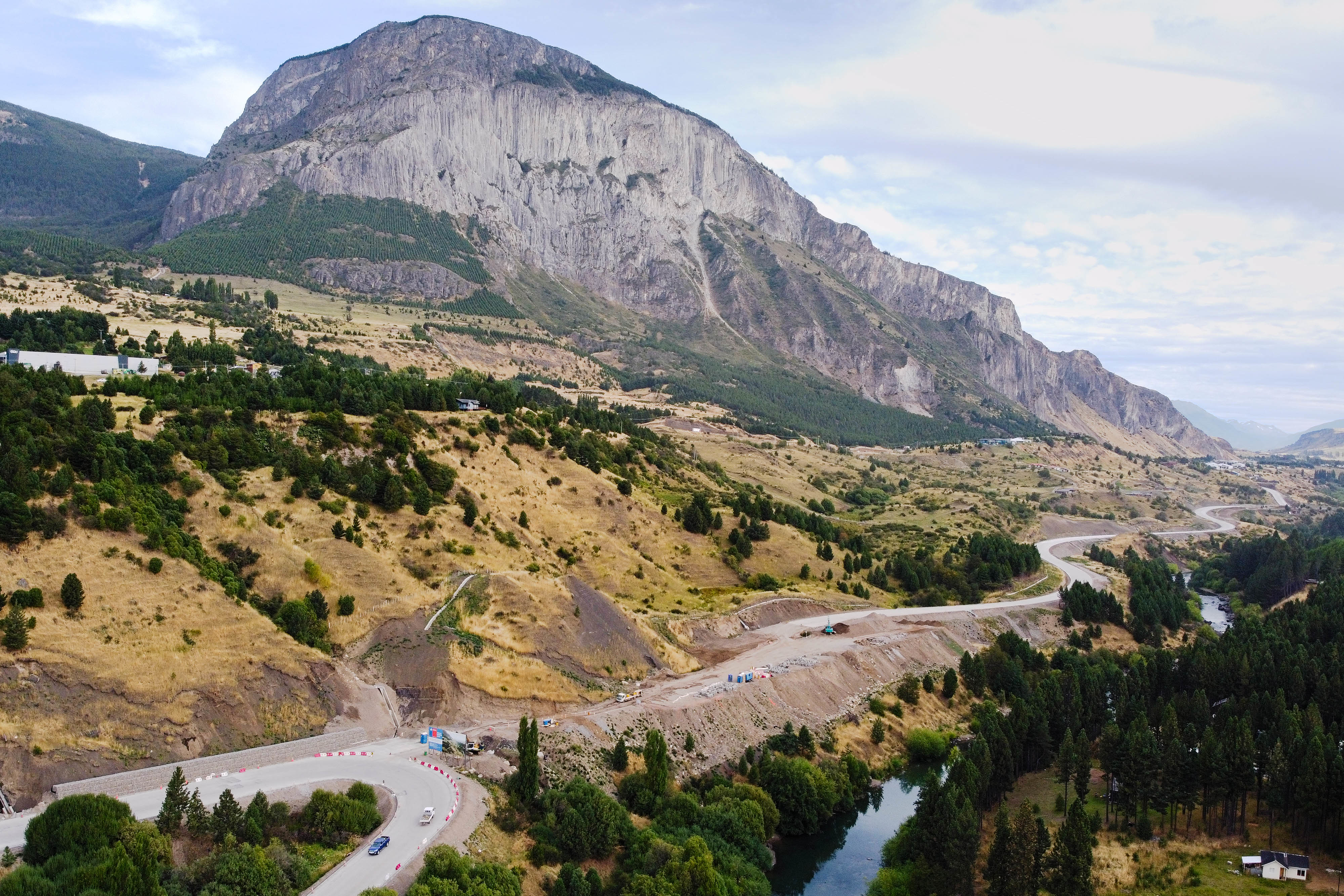 Vistas del cauce del río Simpson a su paso por Coyhaique