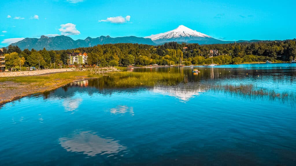 Vista del volcán Villarrica desde Pucon